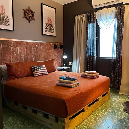 Tropical 2 Bedroom Spacious Next To Pool (Adults Only)